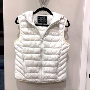 Chocolate USA Womens White Vest (size M)